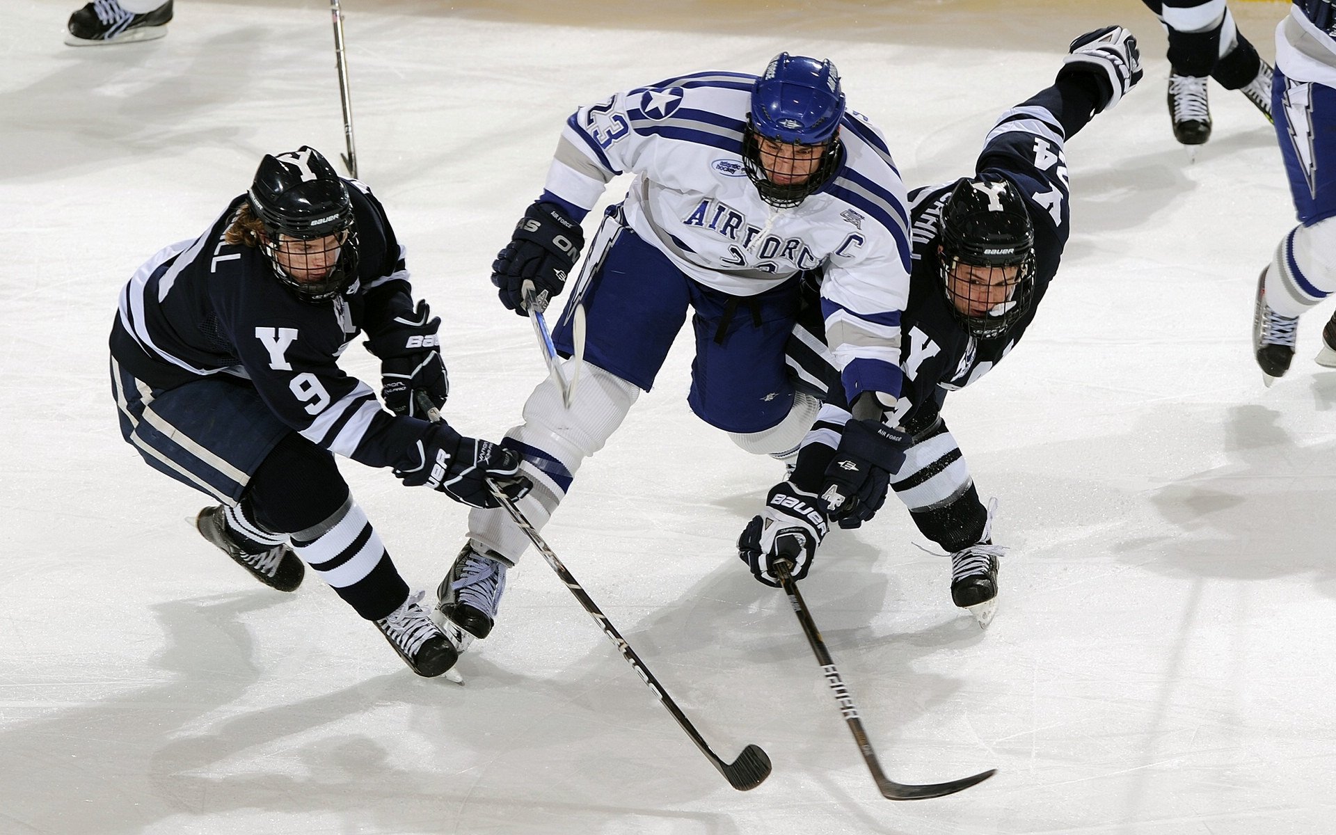 中超官方评选月度最佳门将 武汉长江门神屡献世界级扑救高票当选